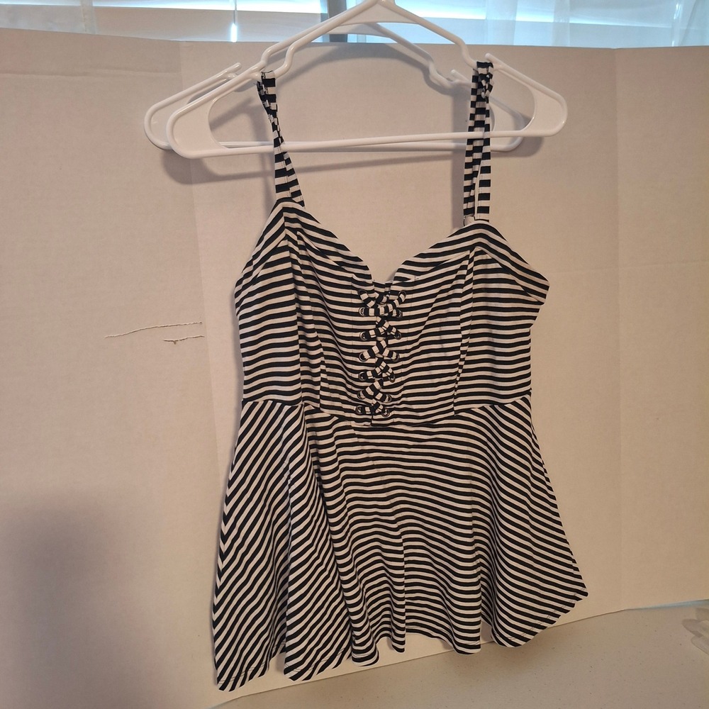 Torrid Black White Striped Lace Up‎ Grommet Peplum Cami Tank Top Size 0 Large